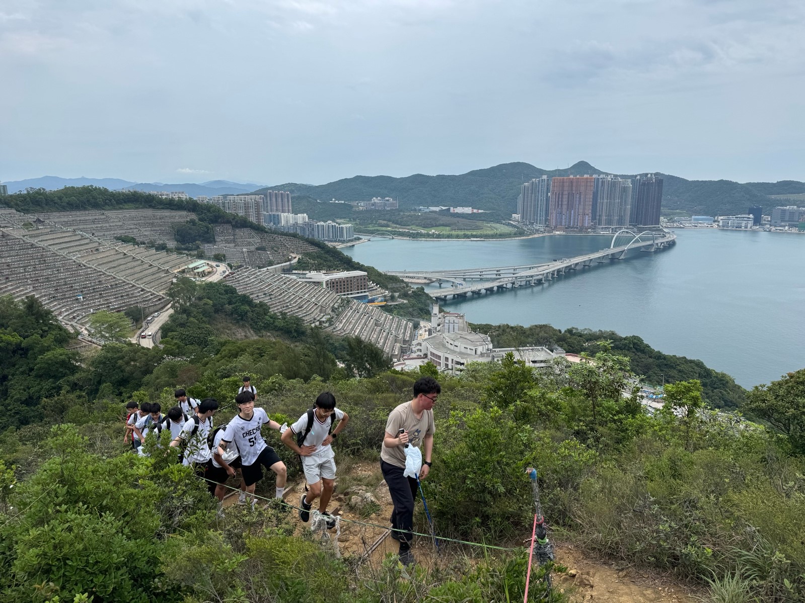 一張含有 戶外, 天空, 雲, 湖泊 的圖片AI 產生的內容可能不正確。