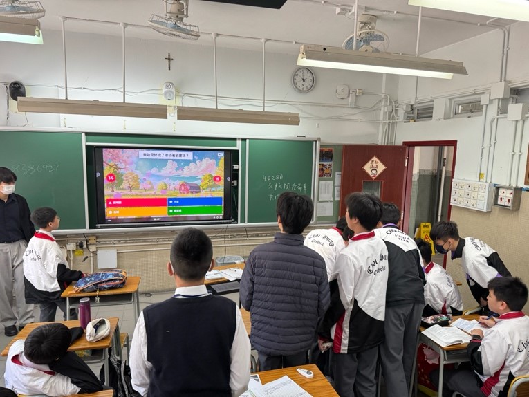 一張含有 服裝, 室內, 人員, 牆 的圖片AI 產生的內容可能不正確。