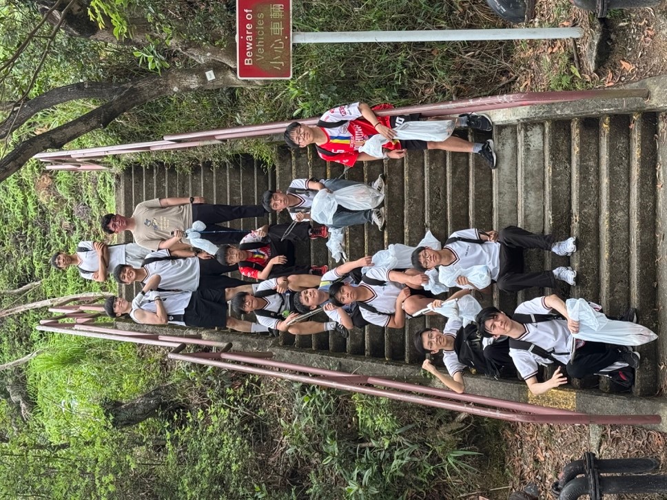 一張含有 戶外, 樹狀, 服裝, 人民 的圖片AI 產生的內容可能不正確。