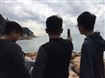 同學量度海邊風